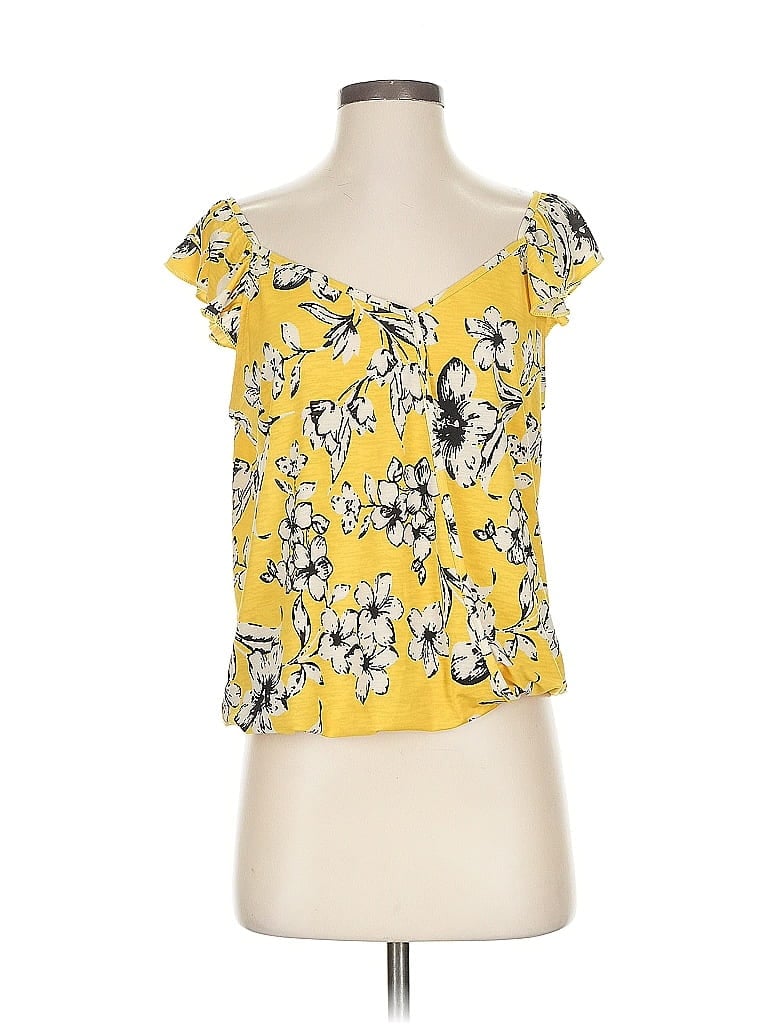 Click to view more detailed imagery on our partner's website Pre-owned Sew In Love Short Sleeve Blouse In Yellow
