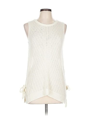 Hem & Thread Sleeveless Blouse (view 1)