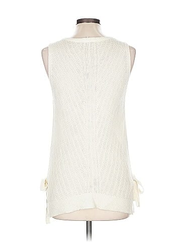 Hem & Thread Sleeveless Blouse (view 2)