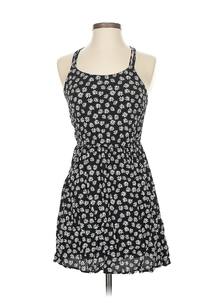 Click to view more detailed imagery on our partner's website Pre-owned Forever 21 Casual Dress In Black