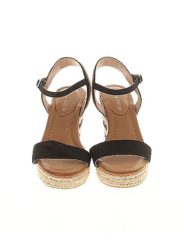 Kelly & Katie Wedges (view 2)