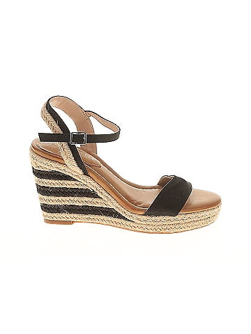 Kelly & Katie Wedges (view 1)
