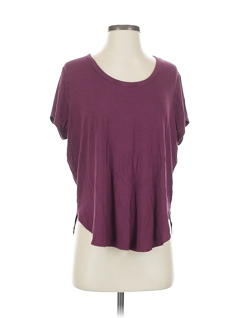 Click to view more detailed imagery on our partner's website Pre-owned Old Navy Short Sleeve T-shirt In Burgundy