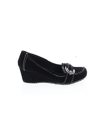 Kelly & Katie Wedges (view 1)