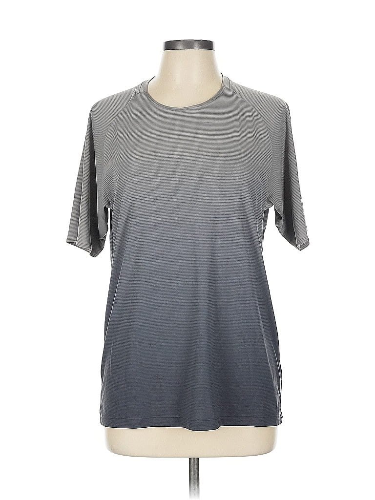Click to view more detailed imagery on our partner's website Pre-owned Uniqlo Active T-shirt In Gray