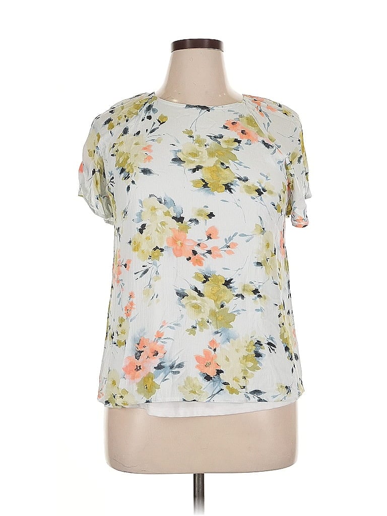 Click to view more detailed imagery on our partner's website Pre-owned Papermoon Short Sleeve Blouse In White