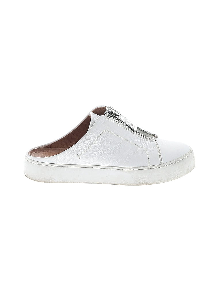 Click to view more detailed imagery on our partner's website Pre-owned Frye Mule/clog In White