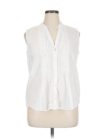 North Style Sleeveless Button-Down Shirt (view 1)