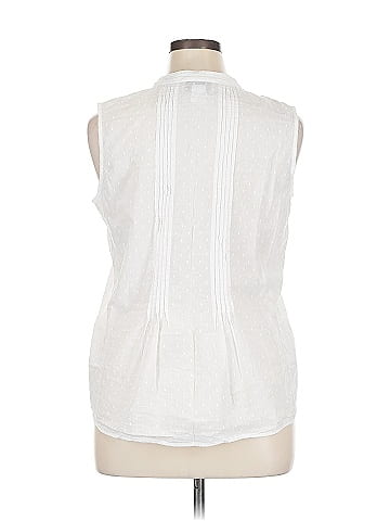 North Style Sleeveless Button-Down Shirt (view 2)