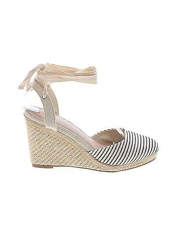 Kelly & Katie Wedges (view 1)