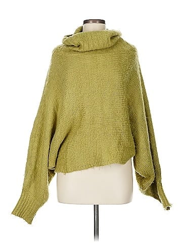 Lalavon Poncho (view 1)