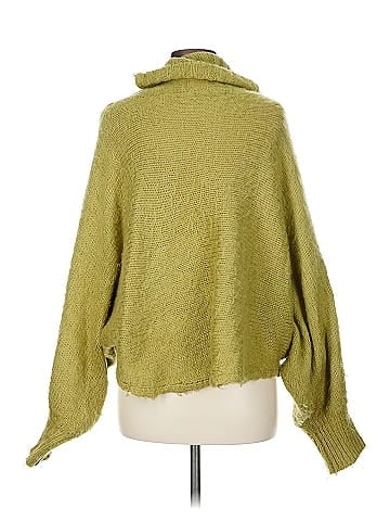 Lalavon Poncho (view 2)