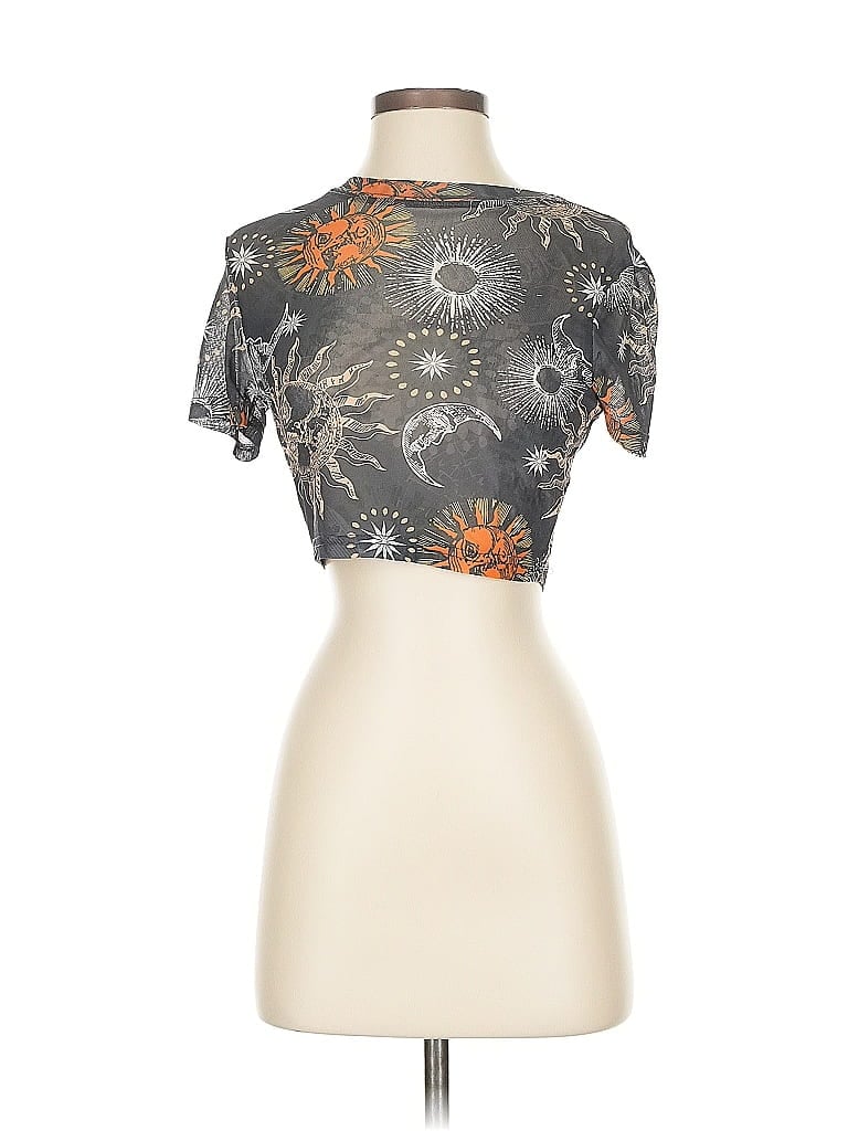 Click to view more detailed imagery on our partner's website Pre-owned Romwe Short Sleeve Turtleneck In Gray