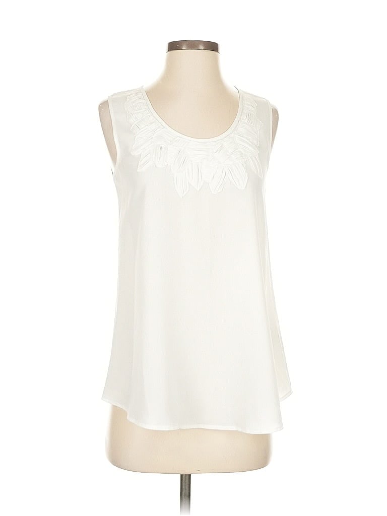 Click to view more detailed imagery on our partner's website Pre-owned Nic + Zoe Sleeveless Blouse In White