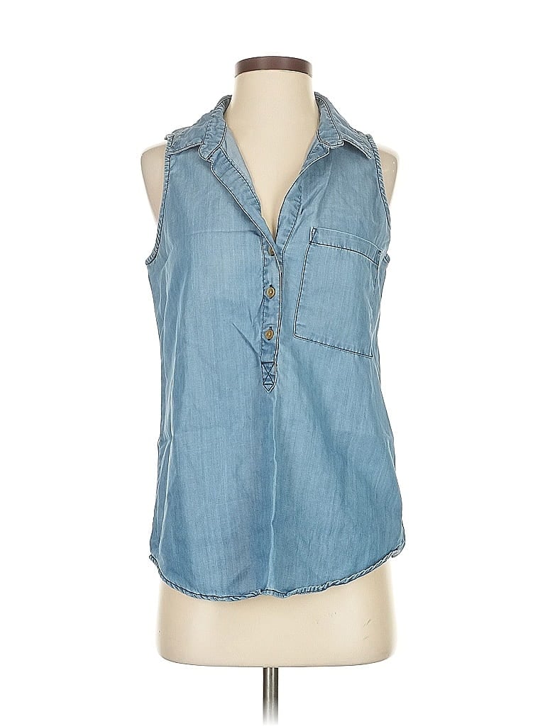 Click to view more detailed imagery on our partner's website Pre-owned Velvet Heart Sleeveless Button Down Shirt In Blue