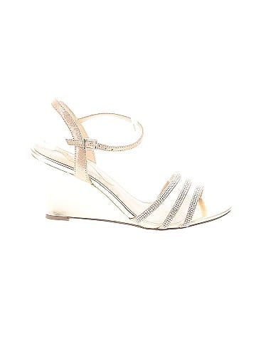 Nina Wedges (view 1)