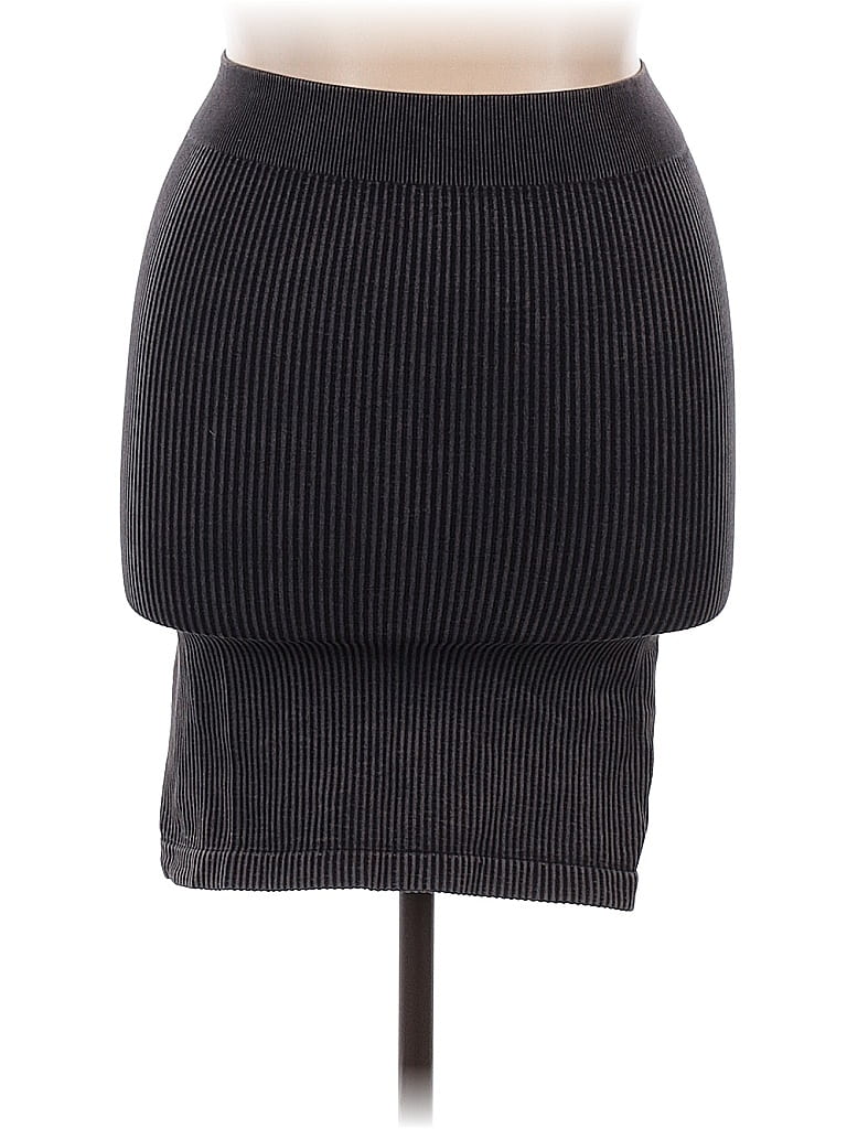 Pre-owned Aura Casual Skirt In Black