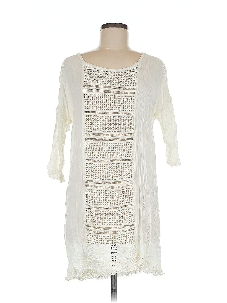 Click to view more detailed imagery on our partner's website Pre-owned Roxy Casual Dress In White