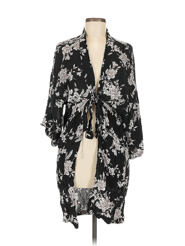 Click to view more detailed imagery on our partner's website Pre-owned Spiritual Gangster Kimono In Black