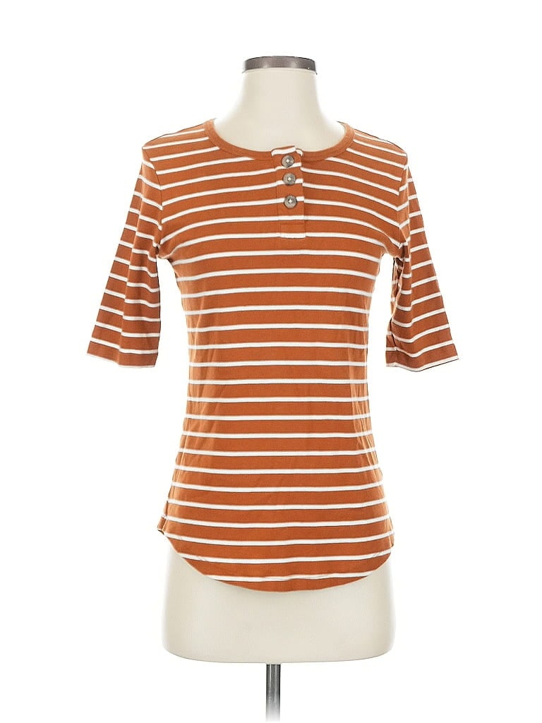 Click to view more detailed imagery on our partner's website Pre-owned Lands' End Short Sleeve Top Orange Scoop Neck Tops