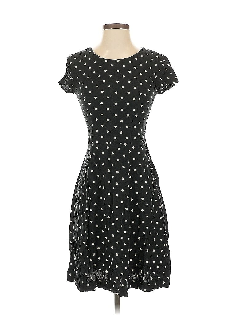 Pre-owned H&m Casual Dress In Black