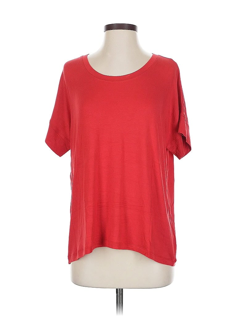 Click to view more detailed imagery on our partner's website Pre-owned Cabi Short Sleeve T-shirt In Red