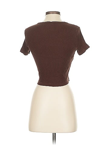 Uniqlo Short Sleeve T-Shirt (view 2)