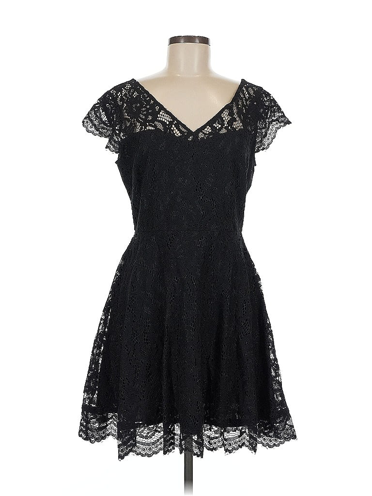 Little lace black dress