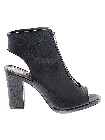 REPORT Heels (view 1)