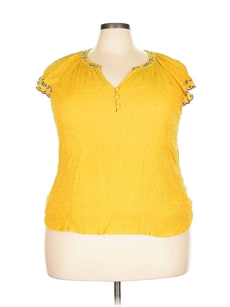 Click to view more detailed imagery on our partner's website Pre-owned Skies Are Blue Short Sleeve Top Yellow Keyhole Neckline Tops