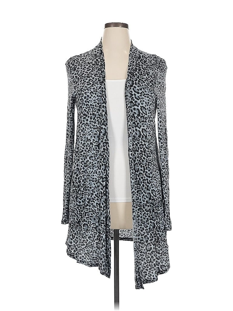 Click to view more detailed imagery on our partner's website Pre-owned Zenana Kimono In Gray