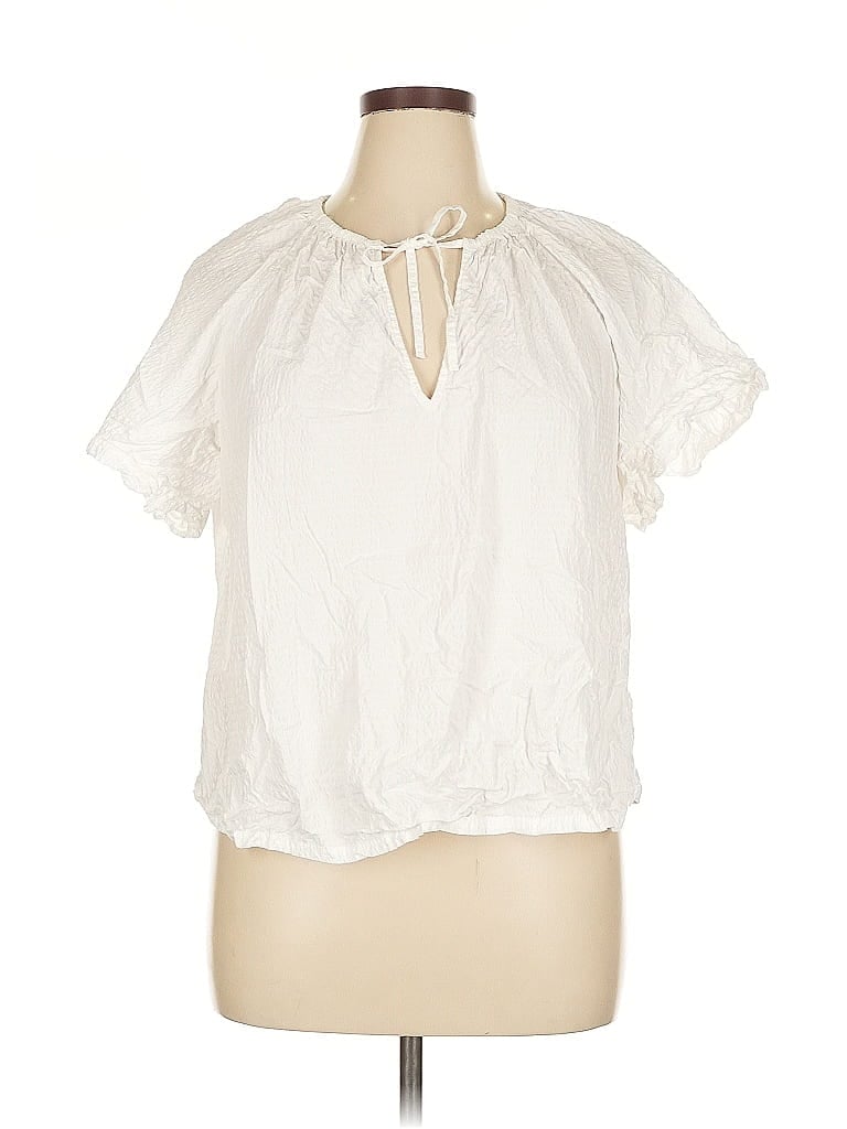 Click to view more detailed imagery on our partner's website Pre-owned A New Day Short Sleeve Blouse In White
