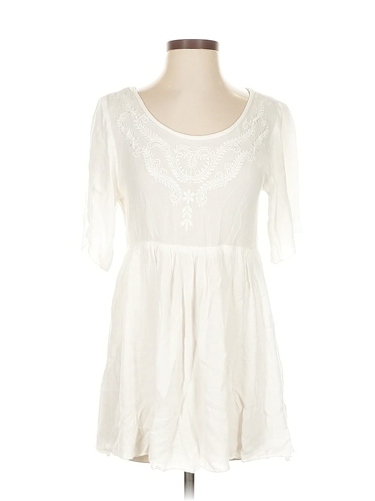 Click to view more detailed imagery on our partner's website Pre-owned Forever 21 Short Sleeve Blouse In White