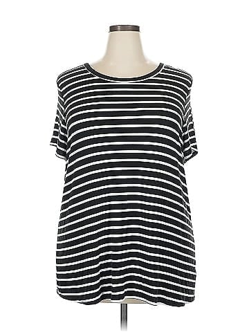 24/7 Maurices Short Sleeve T-Shirt (view 1)