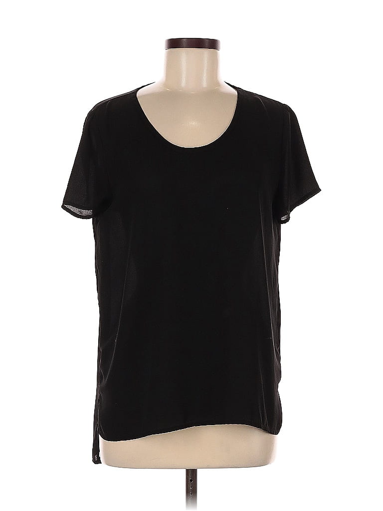 Click to view more detailed imagery on our partner's website Pre-owned Soprano Short Sleeve Top Black Scoop Neck Tops