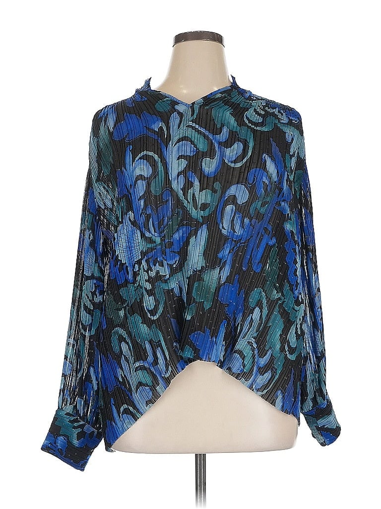 Click to view more detailed imagery on our partner's website Pre-owned Chico's 3/4 Sleeve T-shirt In Blue