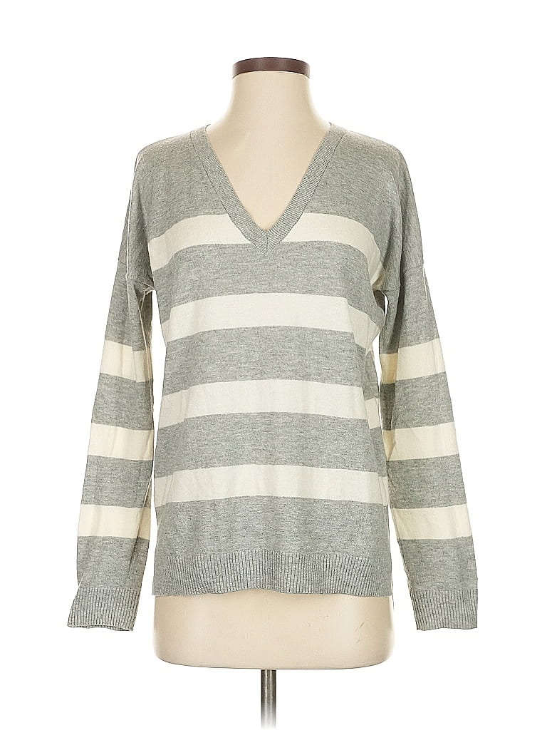 Click to view more detailed imagery on our partner's website Pre-owned Gap Pullover Sweater In Gray