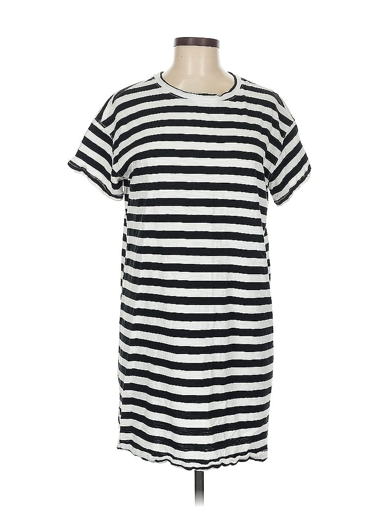 Click to view more detailed imagery on our partner's website Pre-owned Old Navy Casual Dress In Black