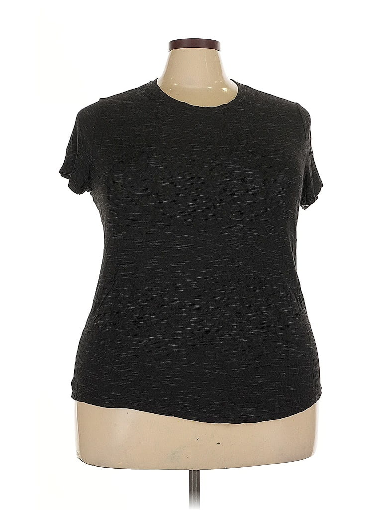 Pre-owned Avia Short Sleeve T-shirt In Black