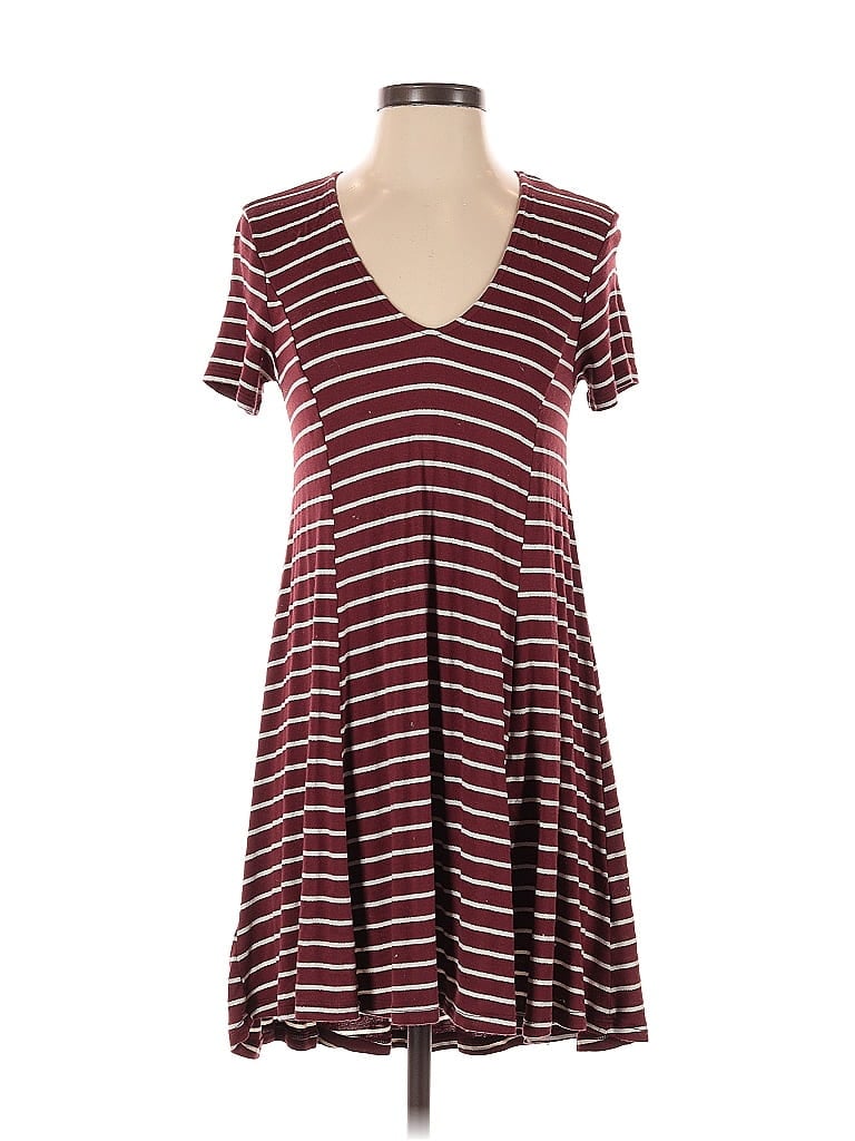 Click to view more detailed imagery on our partner's website Pre-owned Lush Casual Dress In Burgundy
