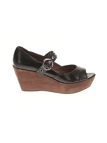 Nicole Wedges (view 1)