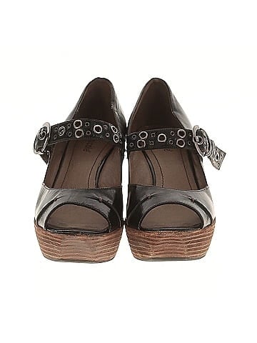 Nicole Wedges (view 2)