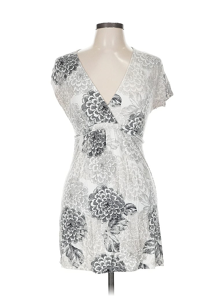 Click to view more detailed imagery on our partner's website Pre-owned New York And Company Cocktail Dress In Silver