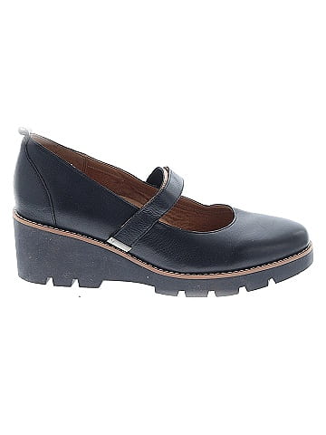 Vionic Flats (view 1)
