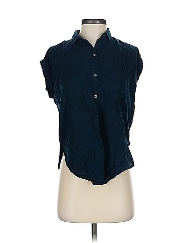 Abercrombie & Fitch Sleeveless Button-Down Shirt (view 1)