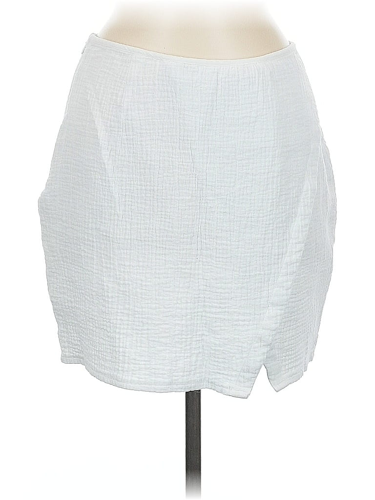 Pre-owned Prettylittlething Casual Skirt In White
