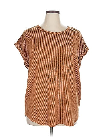 24/7 Maurices Short Sleeve T-Shirt (view 1)