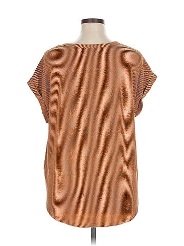 24/7 Maurices Short Sleeve T-Shirt (view 2)