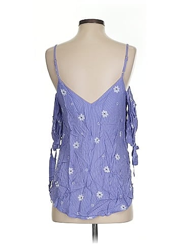 Hem & Thread Sleeveless Blouse (view 2)