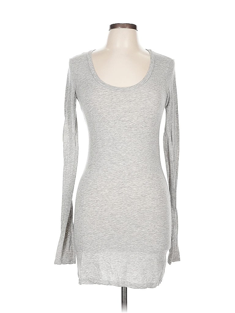 Click to view more detailed imagery on our partner's website Pre-owned Splendid Long Sleeve Top Gray Scoop Neck Tops